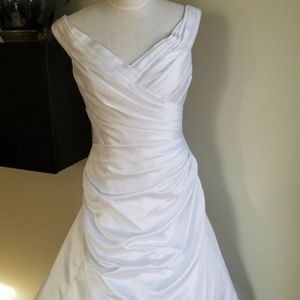 'David's Bridal' Off Shoulder Wedding Dress T9861